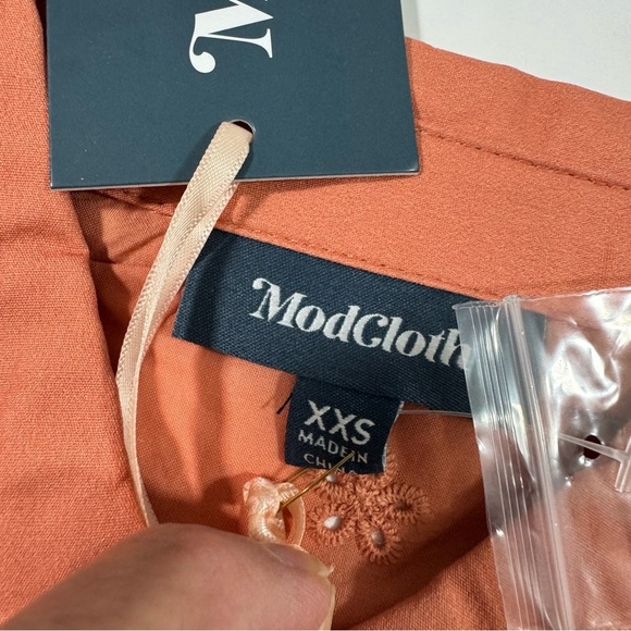 New ModCloth Timeless Eyelet Blouse Button Front Shirt - Picture 5 of 7